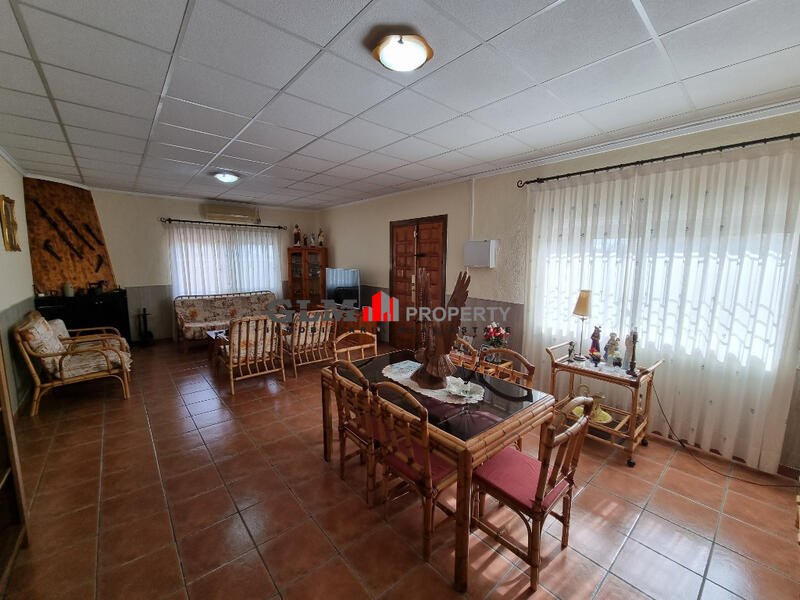 4 bedroom Apartment for sale