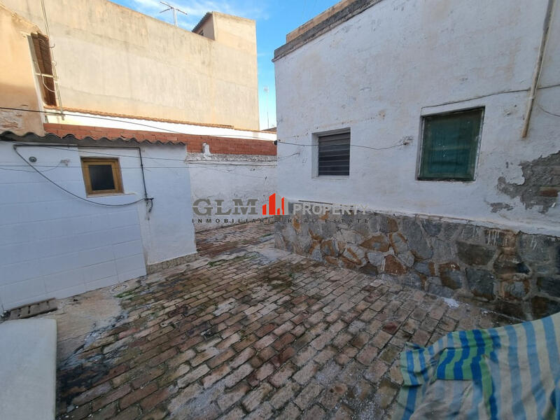 4 bedroom Apartment for sale