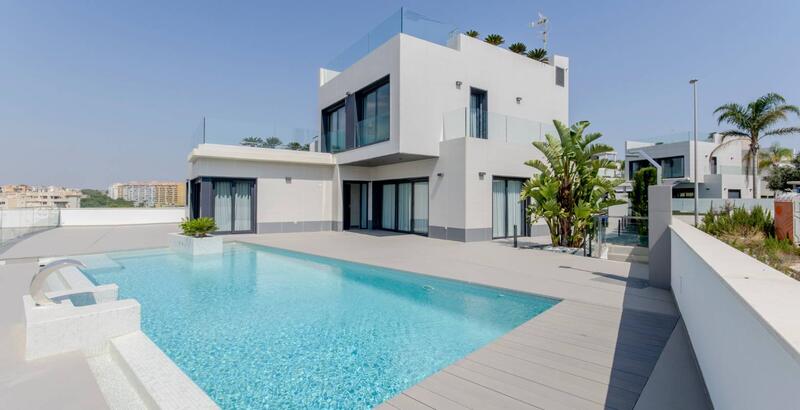 Villa for sale in Dehesa de Campoamor, Alicante