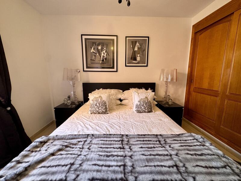 2 slaapkamer Appartement Te koop 2 slaapkamer Appartement Te koop