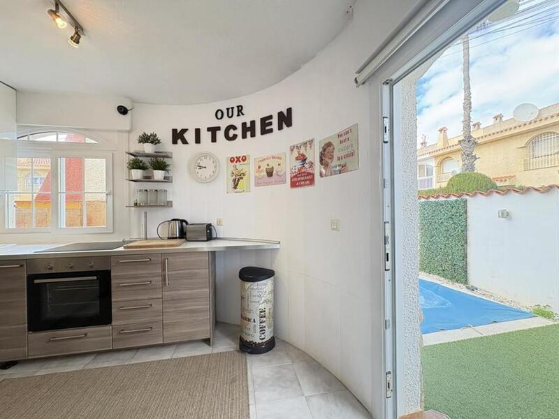 2 bedroom Townhouse for sale