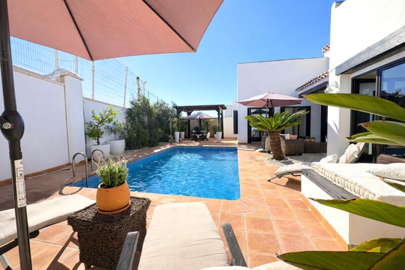 3 спальная комната вилла продается