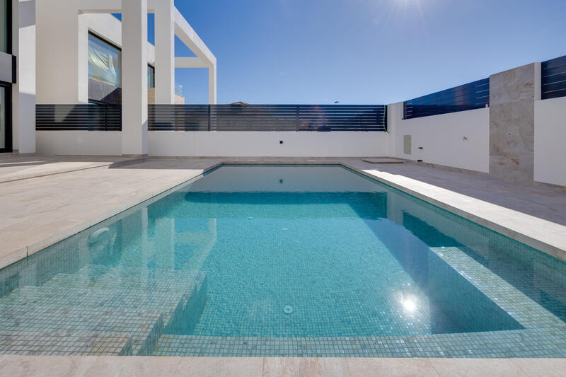 4 bedroom Townhouse for sale