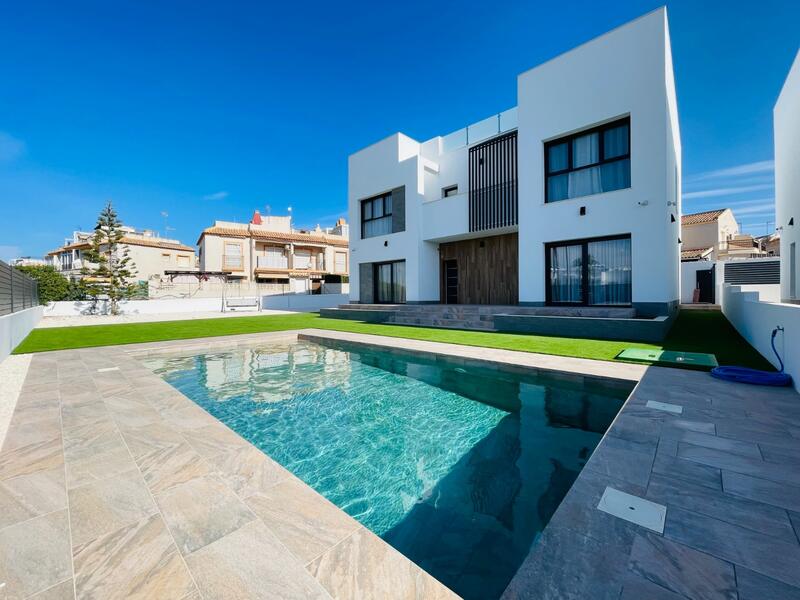 Villa til salg i Torrevieja, Alicante