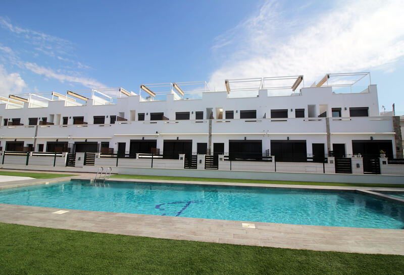 4 bedroom Townhouse for sale