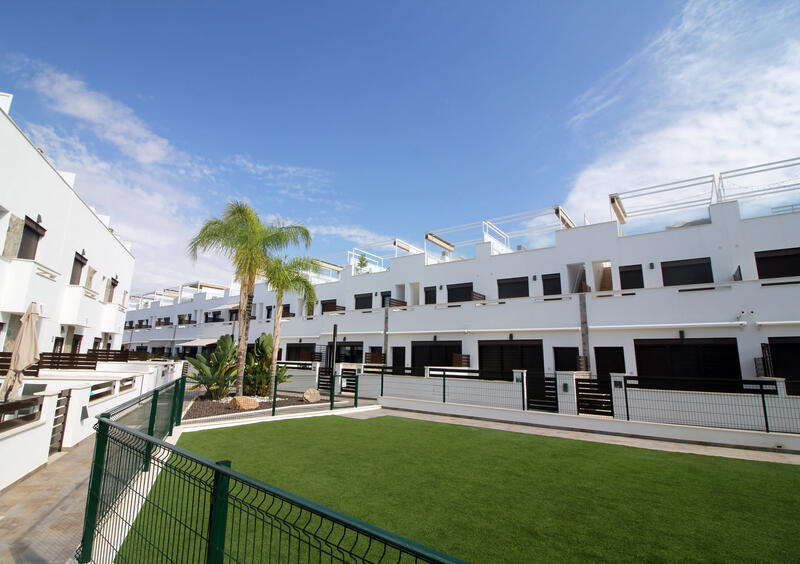 4 bedroom Townhouse for sale