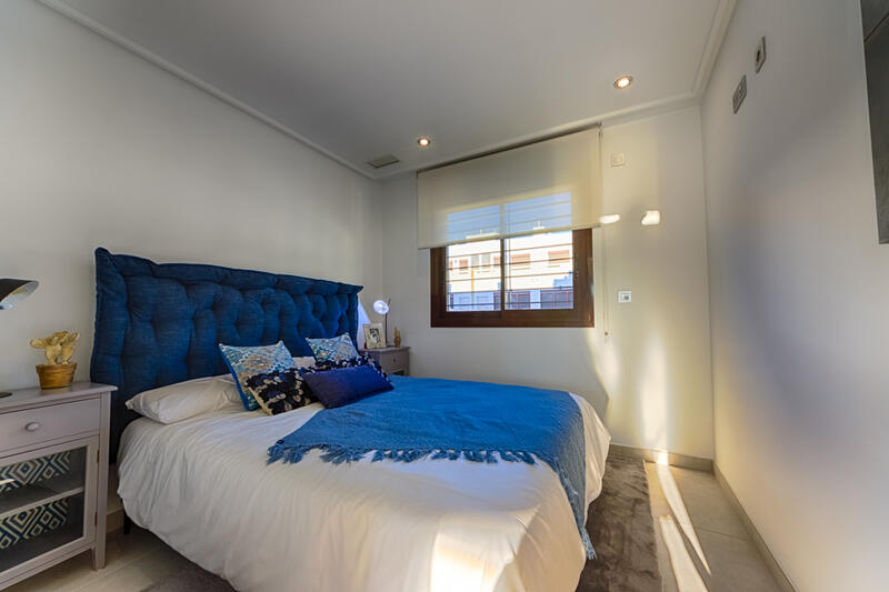 4 bedroom Townhouse for sale