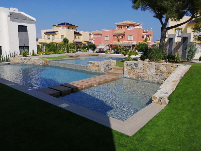 вилла продается в Torrevieja, Alicante