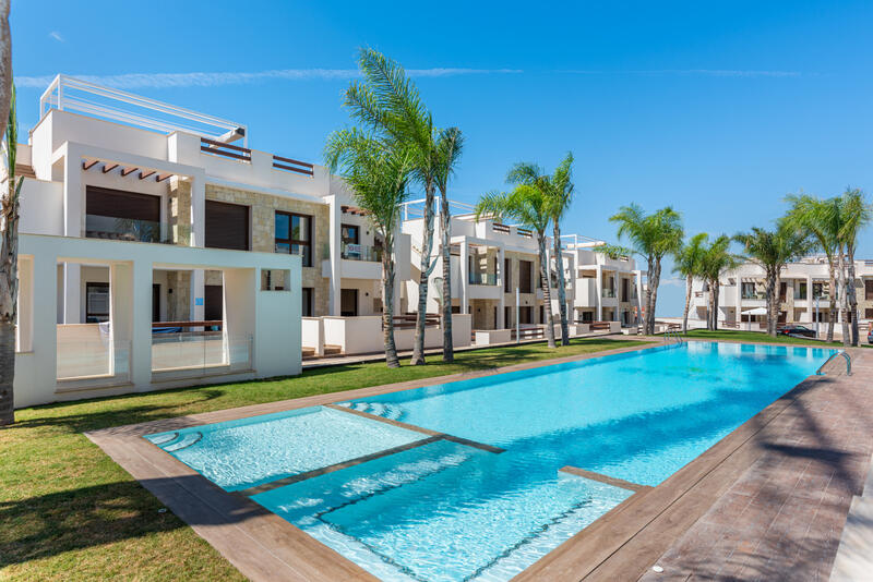 Villa en venta en Torrevieja, Alicante