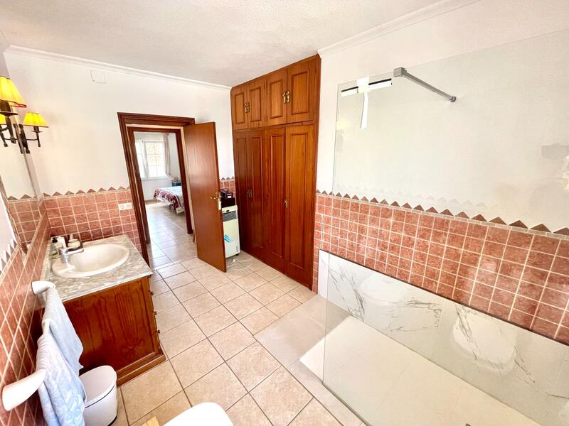 4 Cuarto Villa en venta