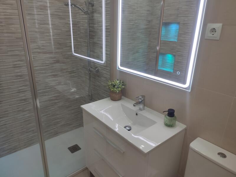 2 slaapkamer Appartement Te koop 2 slaapkamer Appartement Te koop