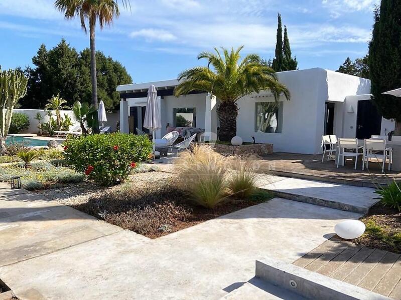 Villa till salu i Cala Tarida, Ibiza