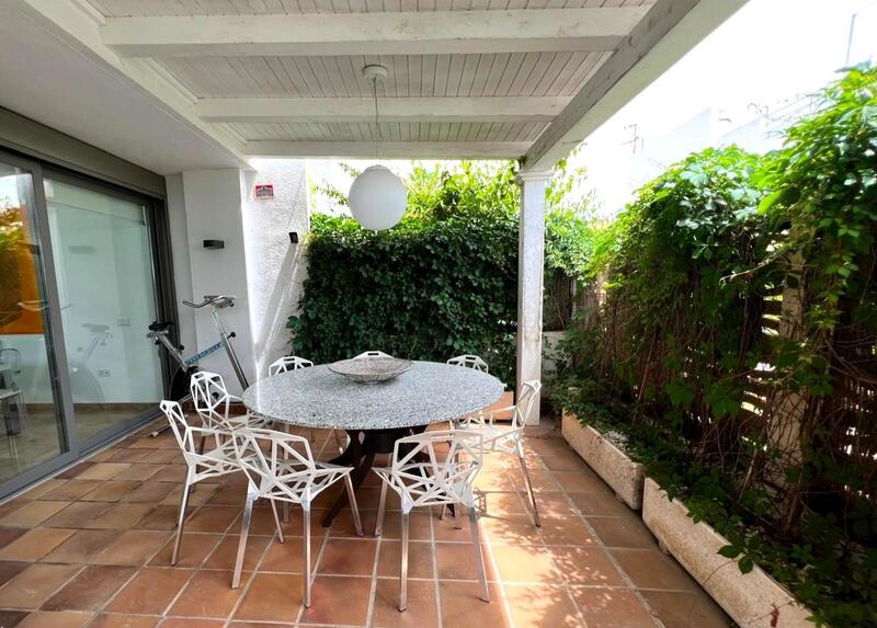 4 bedroom Villa for Long Term Rent