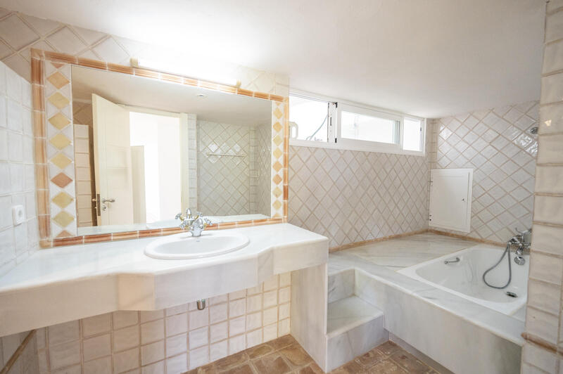 5 bedroom Villa for sale