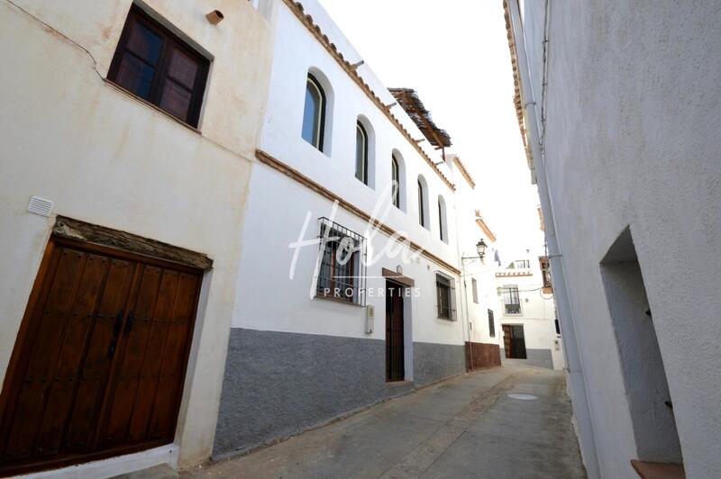 3 bedroom Townhouse for sale