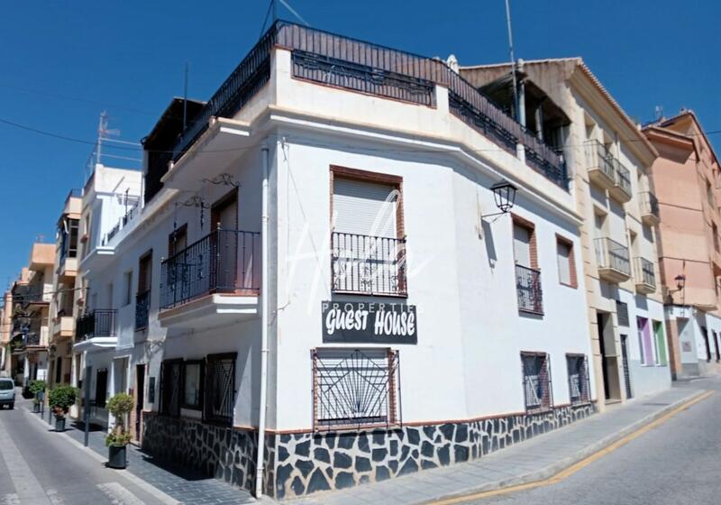 4 bedroom Townhouse for sale
