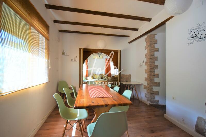 4 bedroom Townhouse for sale