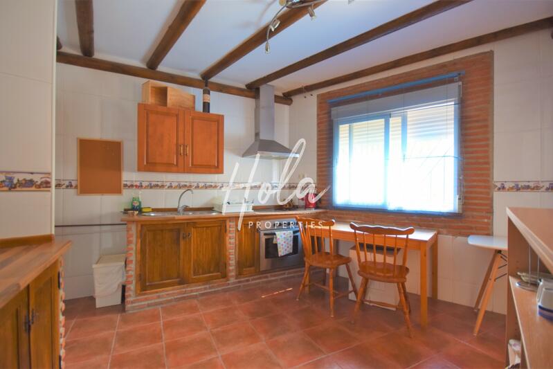 4 bedroom Townhouse for sale