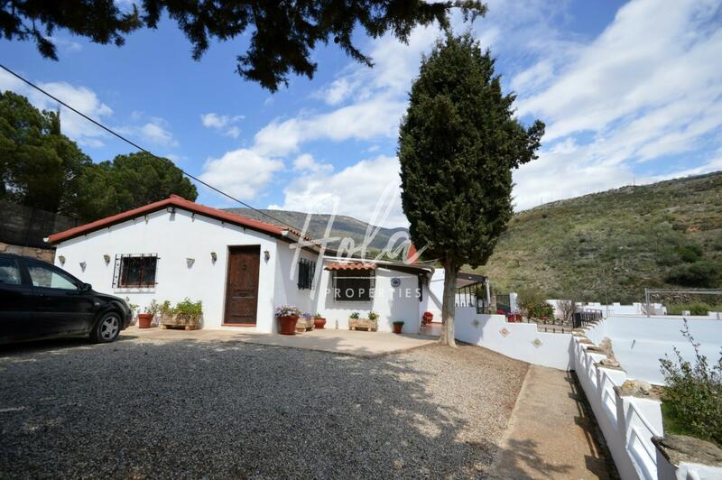 Country House for sale in Velez de Benaudalla, Granada