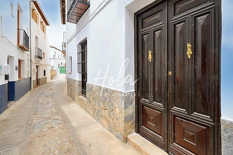 5 bedroom Townhouse for sale