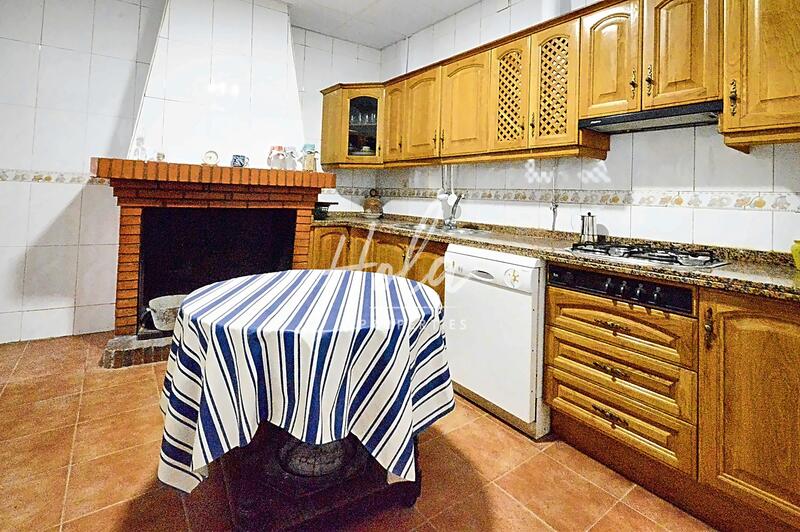 5 bedroom Townhouse for sale