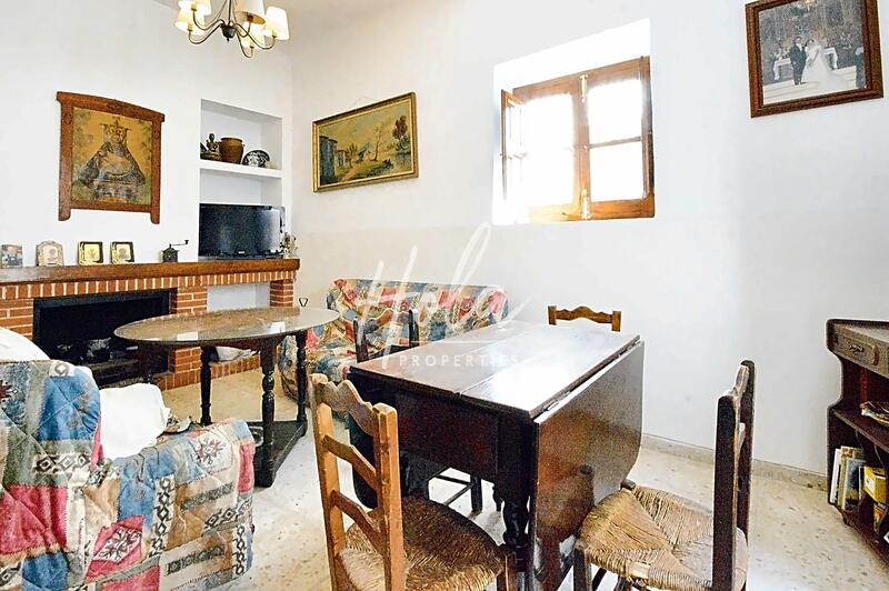 5 bedroom Townhouse for sale