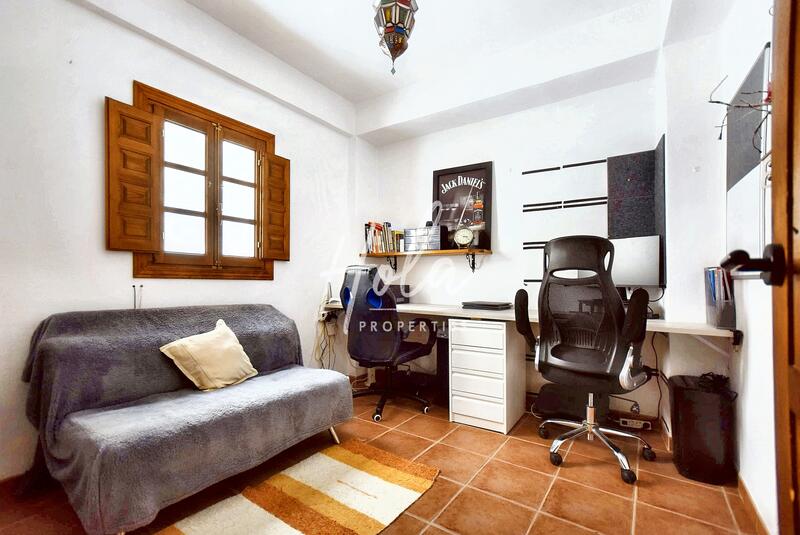 2 bedroom Townhouse for sale