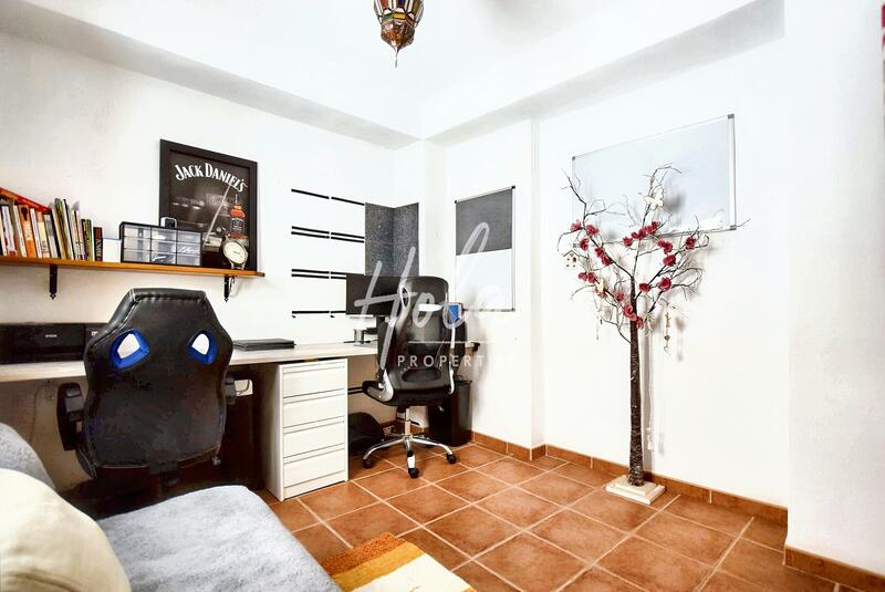 2 bedroom Townhouse for sale