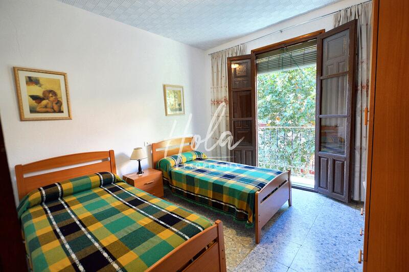 5 bedroom Townhouse for sale