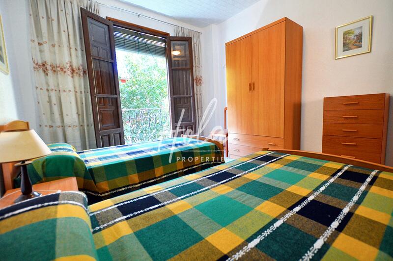 5 bedroom Townhouse for sale