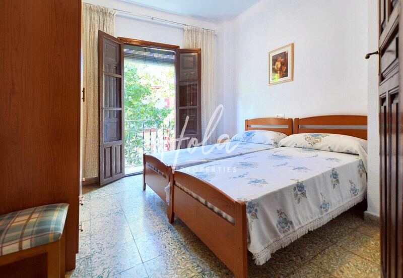 5 bedroom Townhouse for sale
