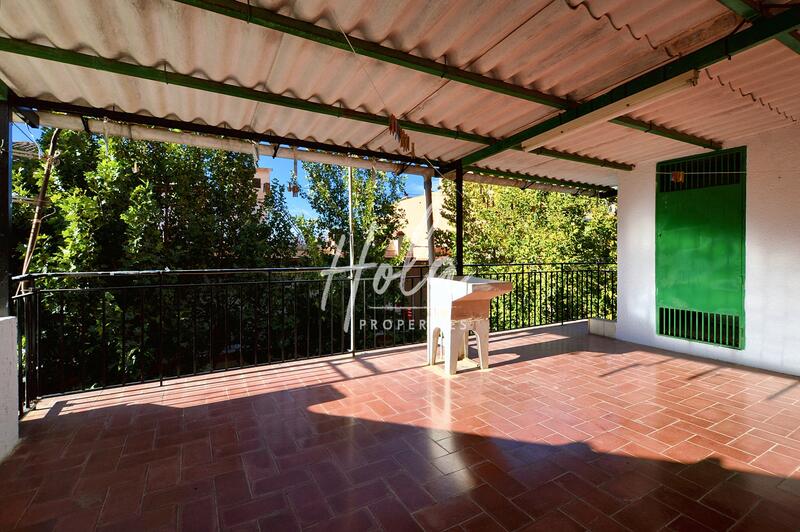 5 bedroom Townhouse for sale