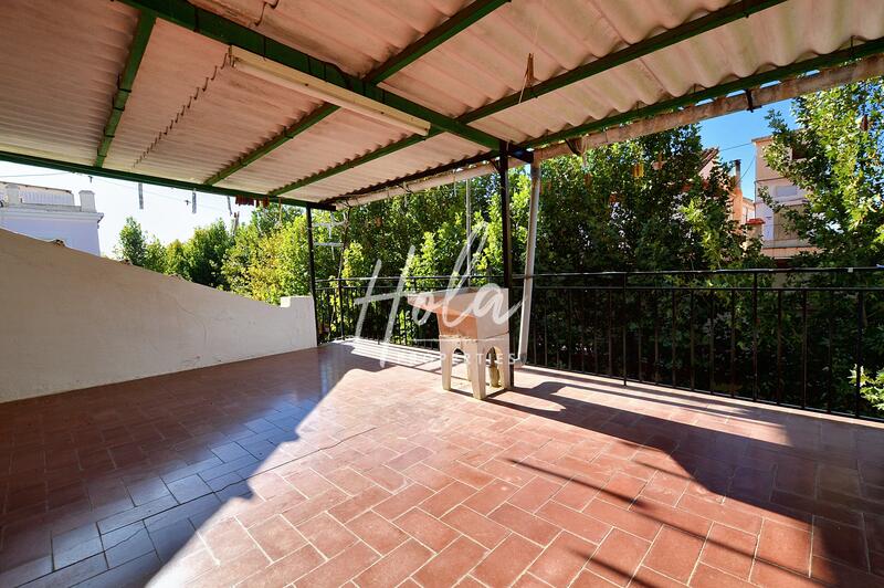 5 bedroom Townhouse for sale