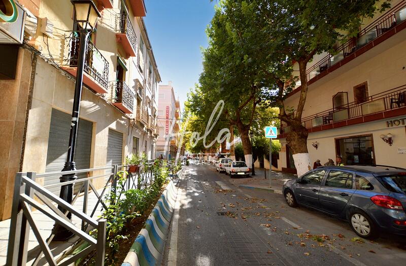 5 bedroom Townhouse for sale