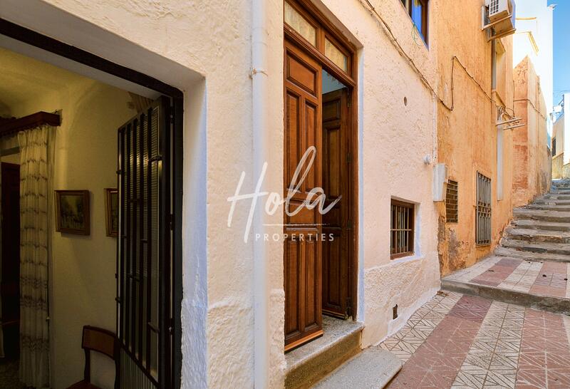 5 bedroom Townhouse for sale