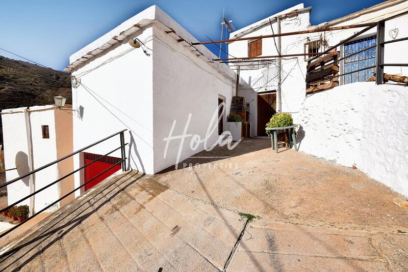2 bedroom Townhouse for sale