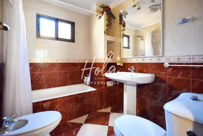 5 bedroom Townhouse for sale