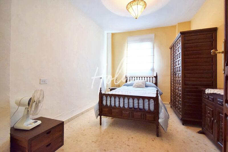 5 bedroom Townhouse for sale