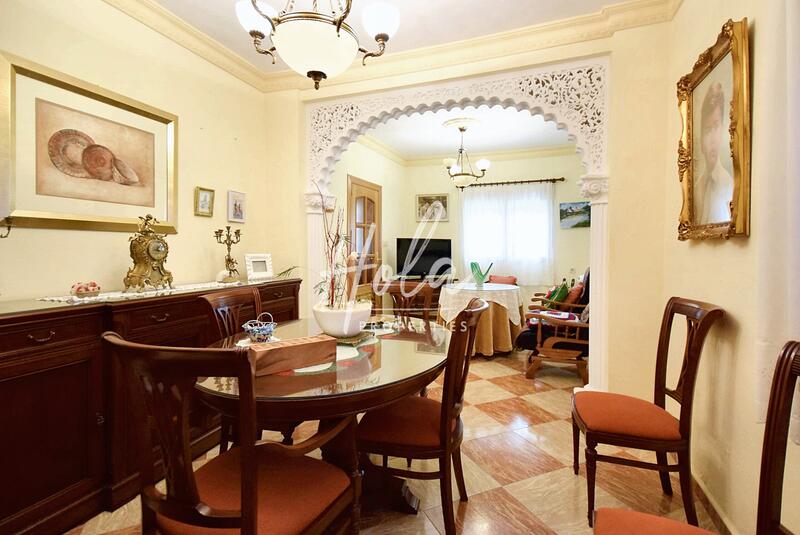 5 bedroom Townhouse for sale
