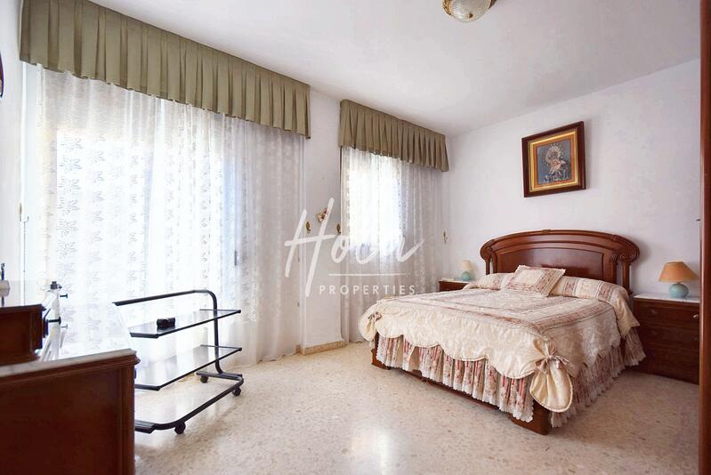 5 bedroom Townhouse for sale