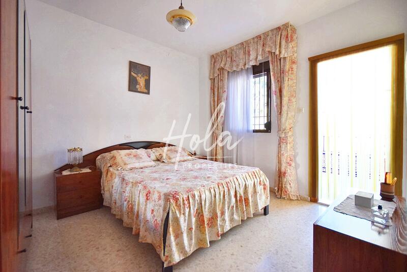 5 bedroom Townhouse for sale