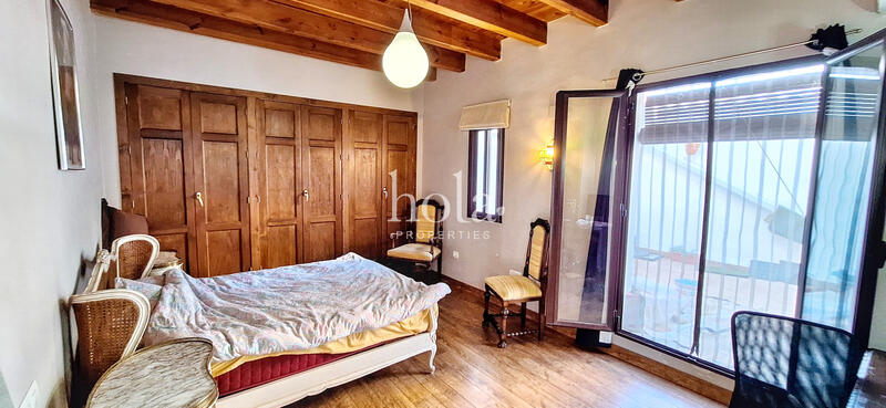 4 bedroom Townhouse for sale