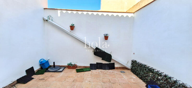 4 bedroom Townhouse for sale