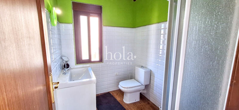 4 bedroom Townhouse for sale