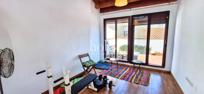 4 bedroom Townhouse for sale