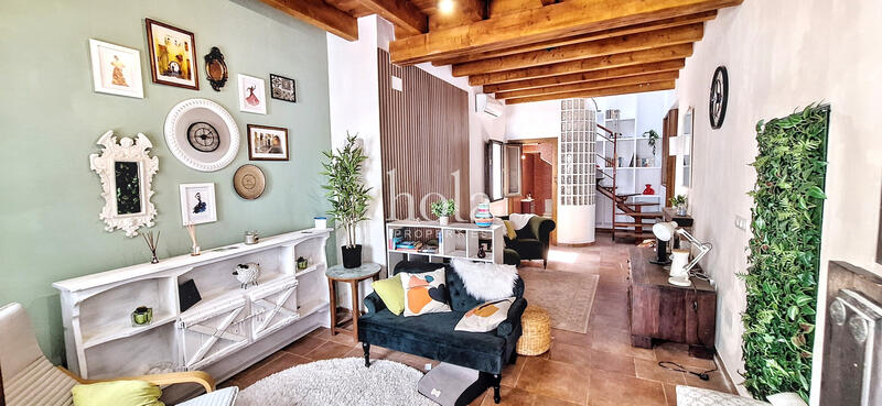 4 bedroom Townhouse for sale