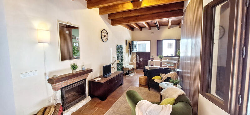 4 bedroom Townhouse for sale