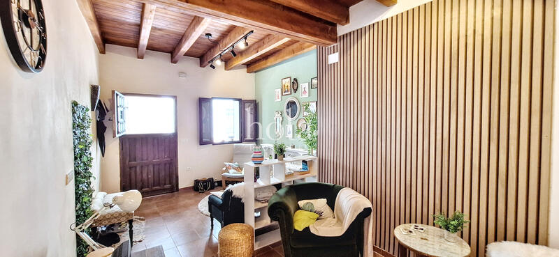 4 bedroom Townhouse for sale