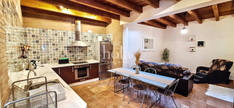 4 bedroom Townhouse for sale