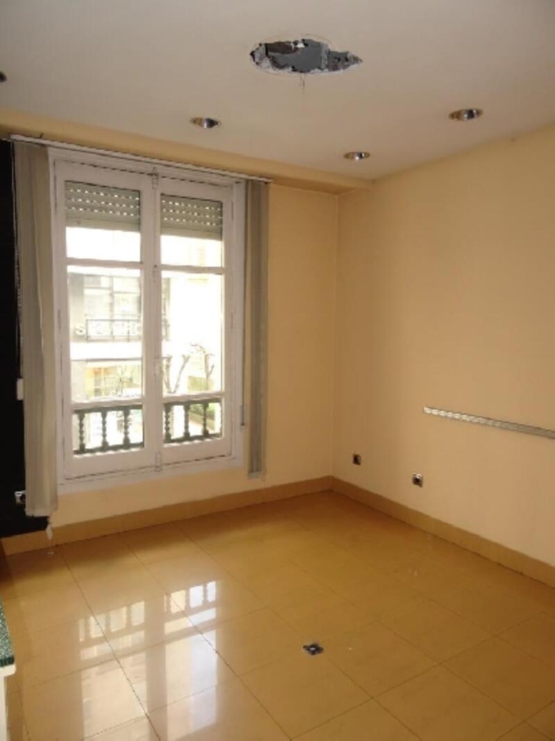 5 bedroom Apartment for sale